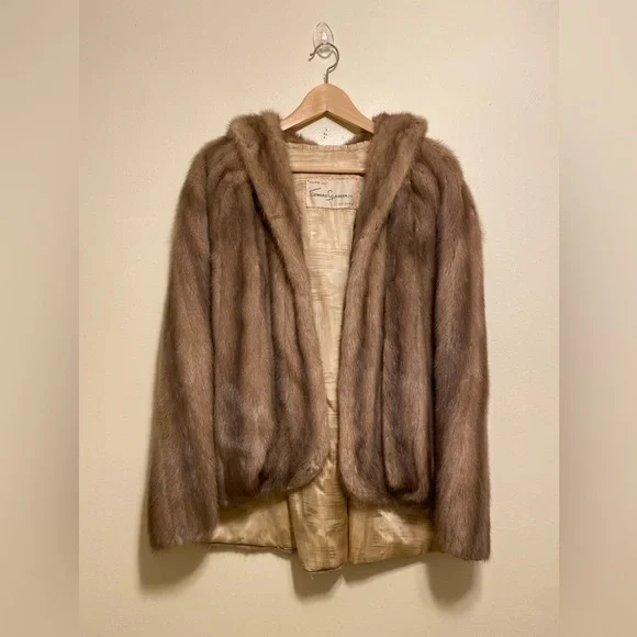FURS BY EDWARD GLASSER CHICAGO Vintage Brown Fur Poncho / CAPE. One size - Picture 4 of 11